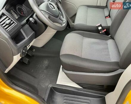 Желтый Фольксваген Transporter, объемом двигателя 2 л и пробегом 228 тыс. км за 21990 $, фото 13 на Automoto.ua