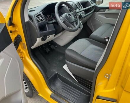 Желтый Фольксваген Transporter, объемом двигателя 2 л и пробегом 228 тыс. км за 21990 $, фото 12 на Automoto.ua
