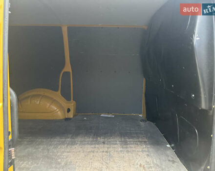 Желтый Фольксваген Transporter, объемом двигателя 2 л и пробегом 126 тыс. км за 19999 $, фото 15 на Automoto.ua