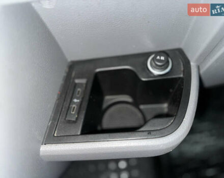 Желтый Фольксваген Transporter, объемом двигателя 2 л и пробегом 126 тыс. км за 19999 $, фото 23 на Automoto.ua