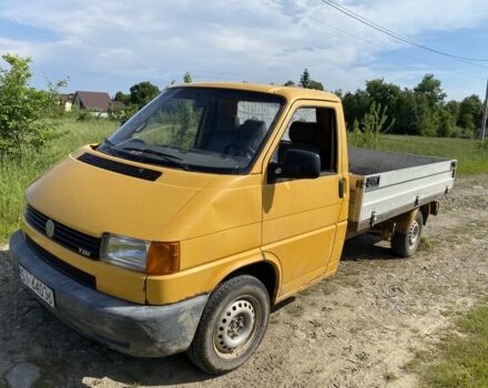 Желтый Фольксваген Transporter, объемом двигателя 2.5 л и пробегом 494 тыс. км за 4900 $, фото 1 на Automoto.ua