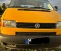 Желтый Фольксваген Transporter, объемом двигателя 2.5 л и пробегом 470 тыс. км за 2850 $, фото 1 на Automoto.ua