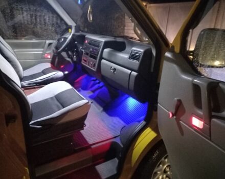 Желтый Фольксваген Transporter, объемом двигателя 1.9 л и пробегом 333 тыс. км за 6250 $, фото 19 на Automoto.ua