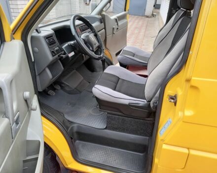 Желтый Фольксваген Transporter, объемом двигателя 1.9 л и пробегом 333 тыс. км за 6250 $, фото 6 на Automoto.ua