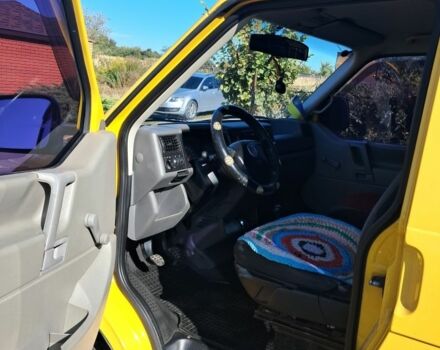 Желтый Фольксваген Transporter, объемом двигателя 1.9 л и пробегом 367 тыс. км за 5244 $, фото 1 на Automoto.ua