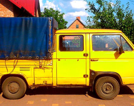 Желтый Фольксваген Transporter, объемом двигателя 1.6 л и пробегом 360 тыс. км за 1100 $, фото 5 на Automoto.ua