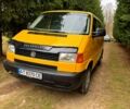 Желтый Фольксваген Transporter, объемом двигателя 1.9 л и пробегом 260 тыс. км за 5800 $, фото 1 на Automoto.ua