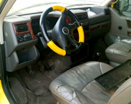 Желтый Фольксваген Transporter, объемом двигателя 2.5 л и пробегом 57 тыс. км за 4300 $, фото 4 на Automoto.ua