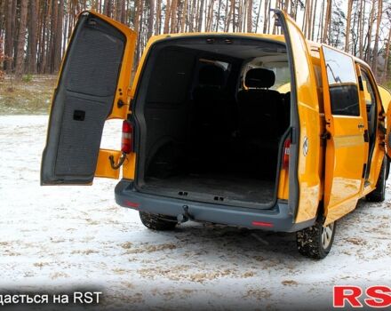 Желтый Фольксваген Transporter, объемом двигателя 2.5 л и пробегом 1 тыс. км за 6950 $, фото 5 на Automoto.ua