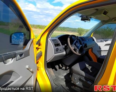 Желтый Фольксваген Transporter, объемом двигателя 1.9 л и пробегом 316 тыс. км за 10000 $, фото 2 на Automoto.ua