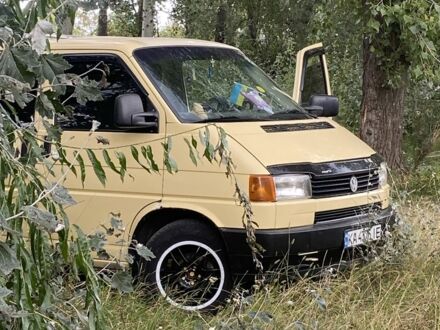 Желтый Фольксваген Transporter, объемом двигателя 1.9 л и пробегом 300 тыс. км за 3800 $, фото 1 на Automoto.ua