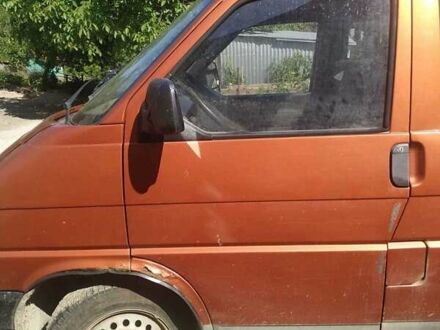 Желтый Фольксваген Transporter, объемом двигателя 1.9 л и пробегом 300 тыс. км за 3000 $, фото 1 на Automoto.ua