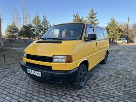 Желтый Фольксваген Transporter, объемом двигателя 2.4 л и пробегом 300 тыс. км за 3000 $, фото 1 на Automoto.ua
