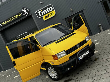 Желтый Фольксваген Transporter, объемом двигателя 1.9 л и пробегом 286 тыс. км за 4000 $, фото 1 на Automoto.ua