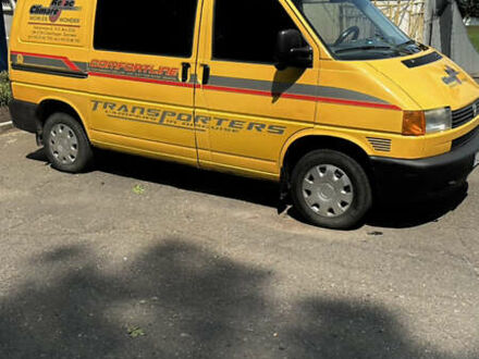 Желтый Фольксваген Transporter, объемом двигателя 1.9 л и пробегом 409 тыс. км за 5500 $, фото 1 на Automoto.ua