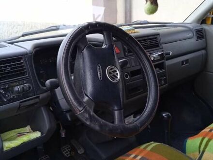 Желтый Фольксваген Transporter, объемом двигателя 1.9 л и пробегом 465 тыс. км за 5300 $, фото 1 на Automoto.ua