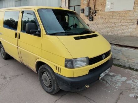 Желтый Фольксваген Transporter, объемом двигателя 2.5 л и пробегом 450 тыс. км за 5000 $, фото 1 на Automoto.ua