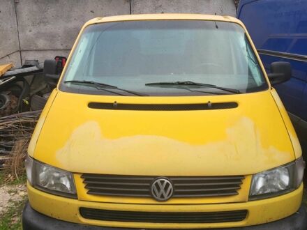 Желтый Фольксваген Transporter, объемом двигателя 2.5 л и пробегом 445 тыс. км за 5500 $, фото 1 на Automoto.ua