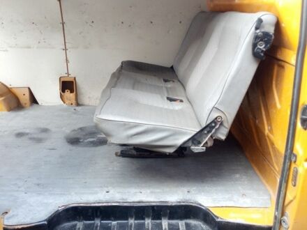 Желтый Фольксваген Transporter, объемом двигателя 0 л и пробегом 470 тыс. км за 4200 $, фото 1 на Automoto.ua