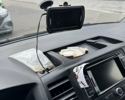 Серый Фольксваген Transporter, объемом двигателя 1.97 л и пробегом 330 тыс. км за 12800 $, фото 6 на Automoto.ua