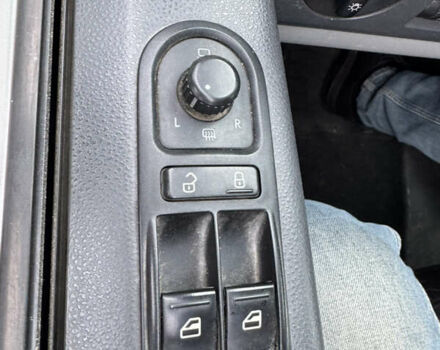 Серый Фольксваген Transporter, объемом двигателя 1.97 л и пробегом 330 тыс. км за 12800 $, фото 13 на Automoto.ua