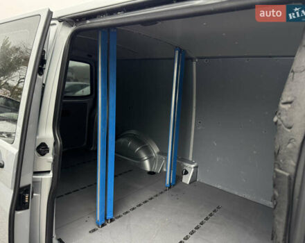 Сірий Фольксваген Transporter, об'ємом двигуна 1.97 л та пробігом 295 тис. км за 19500 $, фото 13 на Automoto.ua