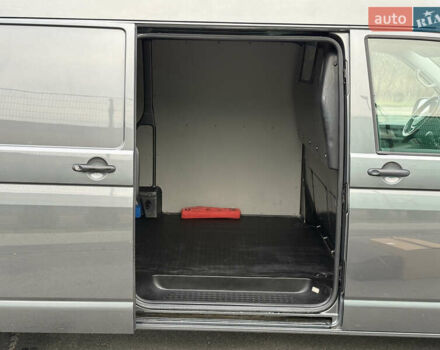 Серый Фольксваген Transporter, объемом двигателя 2 л и пробегом 228 тыс. км за 19400 $, фото 18 на Automoto.ua
