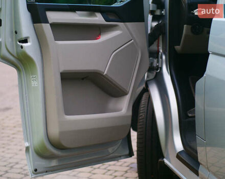 Серый Фольксваген Transporter, объемом двигателя 2 л и пробегом 248 тыс. км за 23000 $, фото 81 на Automoto.ua