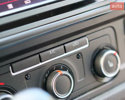 Серый Фольксваген Transporter, объемом двигателя 2 л и пробегом 248 тыс. км за 23000 $, фото 74 на Automoto.ua