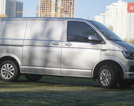 Серый Фольксваген Transporter, объемом двигателя 2 л и пробегом 248 тыс. км за 23000 $, фото 3 на Automoto.ua