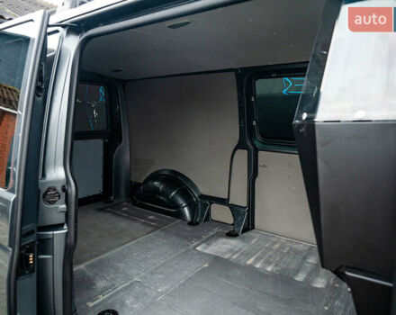 Серый Фольксваген Transporter, объемом двигателя 2 л и пробегом 159 тыс. км за 26500 $, фото 46 на Automoto.ua