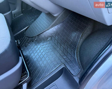 Серый Фольксваген Transporter, объемом двигателя 2 л и пробегом 150 тыс. км за 26800 $, фото 33 на Automoto.ua