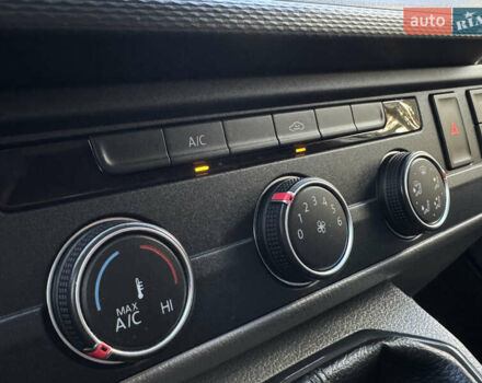 Серый Фольксваген Transporter, объемом двигателя 2 л и пробегом 208 тыс. км за 24850 $, фото 106 на Automoto.ua