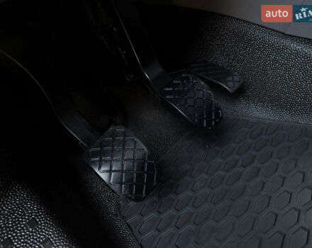 Серый Фольксваген Transporter, объемом двигателя 2 л и пробегом 208 тыс. км за 24850 $, фото 67 на Automoto.ua