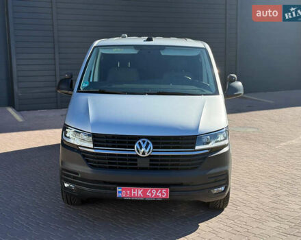Серый Фольксваген Transporter, объемом двигателя 2 л и пробегом 150 тыс. км за 26800 $, фото 1 на Automoto.ua