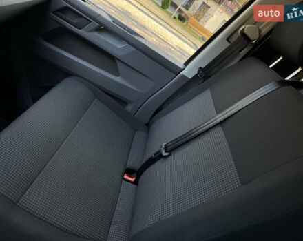 Серый Фольксваген Transporter, объемом двигателя 2 л и пробегом 208 тыс. км за 24850 $, фото 103 на Automoto.ua