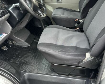 Серый Фольксваген Transporter, объемом двигателя 2.5 л и пробегом 392 тыс. км за 9750 $, фото 4 на Automoto.ua