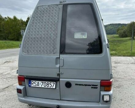 Серый Фольксваген Transporter, объемом двигателя 2.5 л и пробегом 320 тыс. км за 3300 $, фото 2 на Automoto.ua