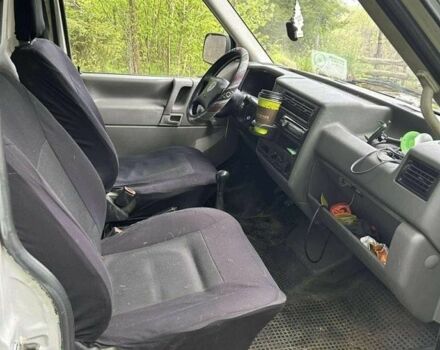 Серый Фольксваген Transporter, объемом двигателя 2.5 л и пробегом 320 тыс. км за 3300 $, фото 3 на Automoto.ua