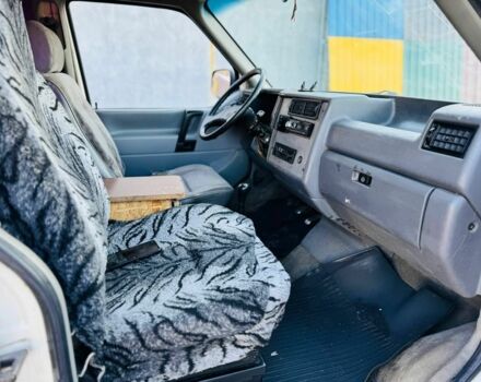 Серый Фольксваген Transporter, объемом двигателя 2.4 л и пробегом 330 тыс. км за 2950 $, фото 4 на Automoto.ua