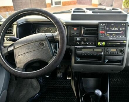 Серый Фольксваген Transporter, объемом двигателя 2.5 л и пробегом 243 тыс. км за 2100 $, фото 6 на Automoto.ua