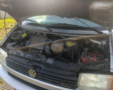 Серый Фольксваген Transporter, объемом двигателя 2.5 л и пробегом 420 тыс. км за 7300 $, фото 5 на Automoto.ua