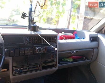 Сірий Фольксваген Transporter, об'ємом двигуна 2.4 л та пробігом 390 тис. км за 4300 $, фото 2 на Automoto.ua