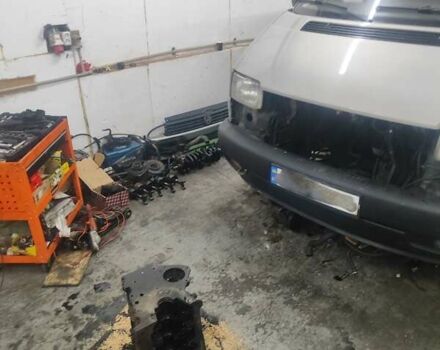 Серый Фольксваген Transporter, объемом двигателя 2.4 л и пробегом 417 тыс. км за 7500 $, фото 1 на Automoto.ua