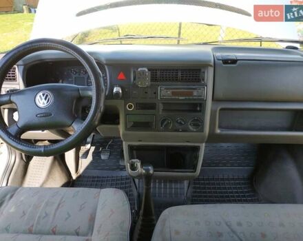 Серый Фольксваген Transporter, объемом двигателя 2.46 л и пробегом 370 тыс. км за 10000 $, фото 4 на Automoto.ua