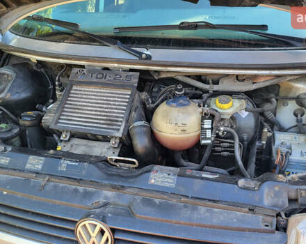 Серый Фольксваген Transporter, объемом двигателя 2.5 л и пробегом 429 тыс. км за 8700 $, фото 4 на Automoto.ua