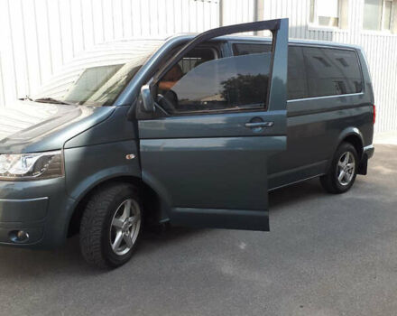Серый Фольксваген Transporter, объемом двигателя 2.5 л и пробегом 257 тыс. км за 9600 $, фото 2 на Automoto.ua