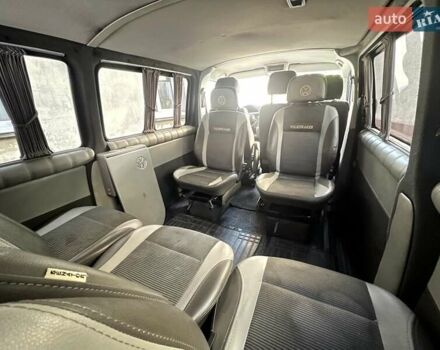 Серый Фольксваген Transporter, объемом двигателя 2.5 л и пробегом 166 тыс. км за 8500 $, фото 4 на Automoto.ua