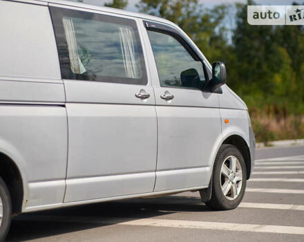 Серый Фольксваген Transporter, объемом двигателя 1.9 л и пробегом 302 тыс. км за 11000 $, фото 13 на Automoto.ua