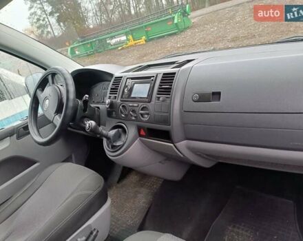 Серый Фольксваген Transporter, объемом двигателя 1.9 л и пробегом 300 тыс. км за 10000 $, фото 6 на Automoto.ua